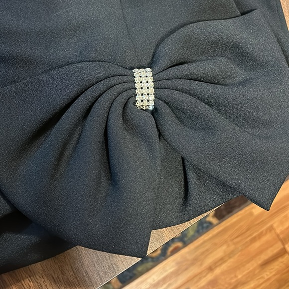 Black Off the Shoulder Evening Dress. Sz. 10/12 - Picture 10 of 11